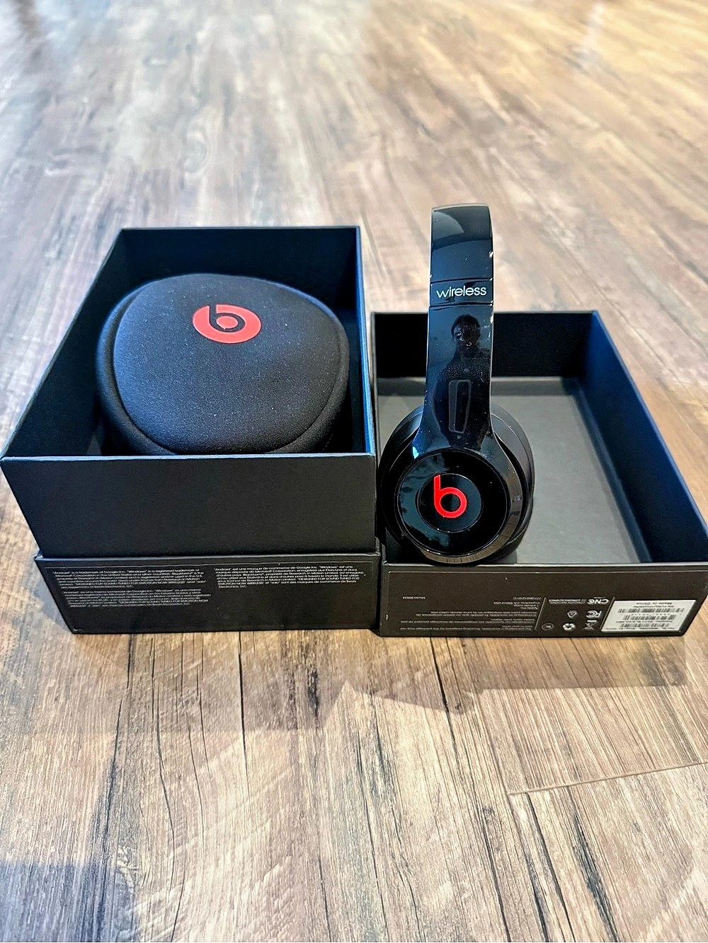 Beats Solo2 Wireless On-Ear Headphones Black Like New
